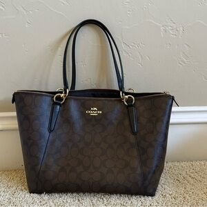 Coach Tote Bag in Signature Canvas